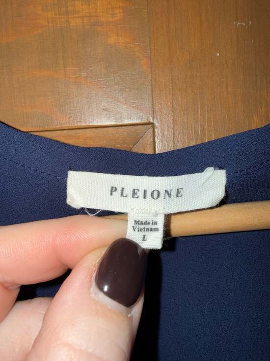 Pleione Navy Blue V-Neck Cap Sleeve Pleated Back Blouse Size L - Picture 2 of 5